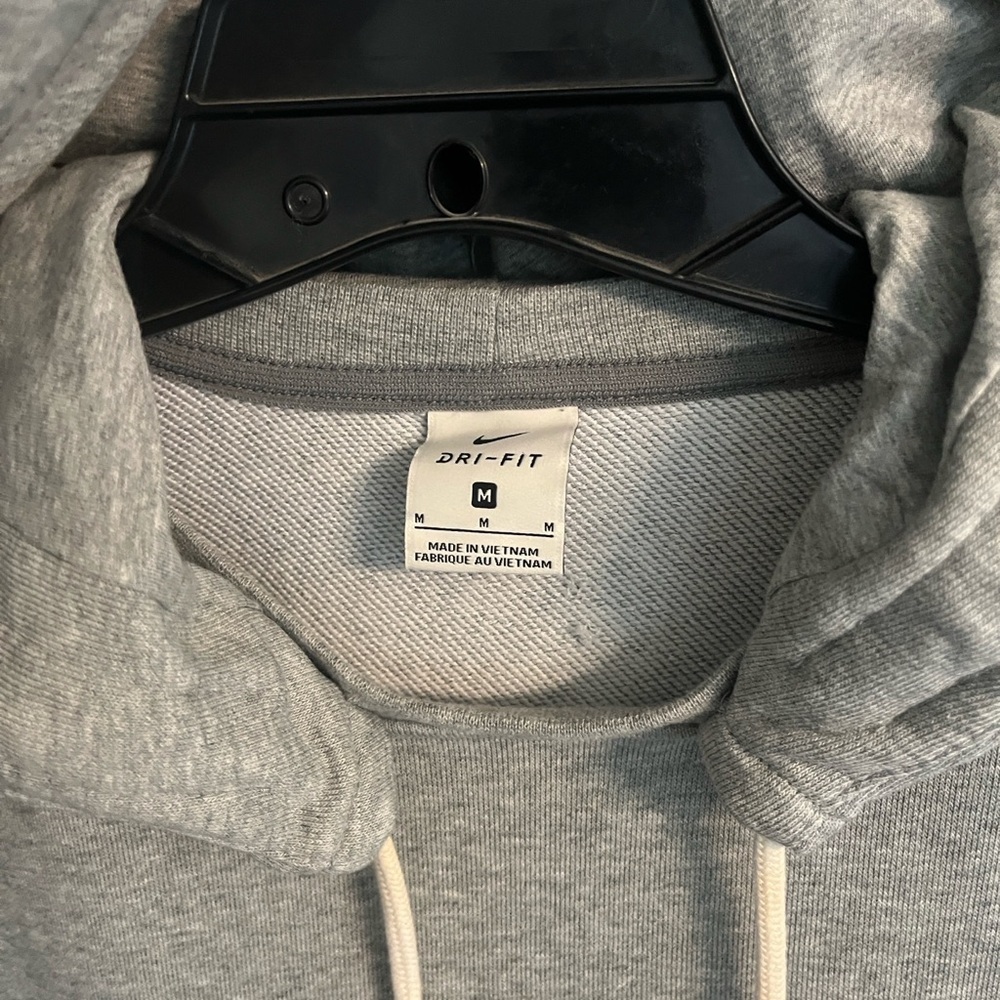 Nike Fly Women's Dri-Fit Gray 3 Pocket Front Hoodie Size Medium - Picture 4 of 11